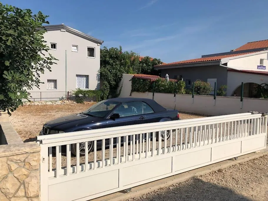 Apartment Apartmenthouse Ines Vir