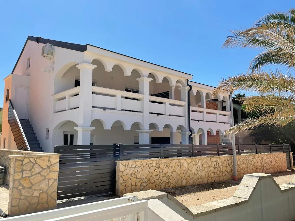Apartmenthouse Ines Vir