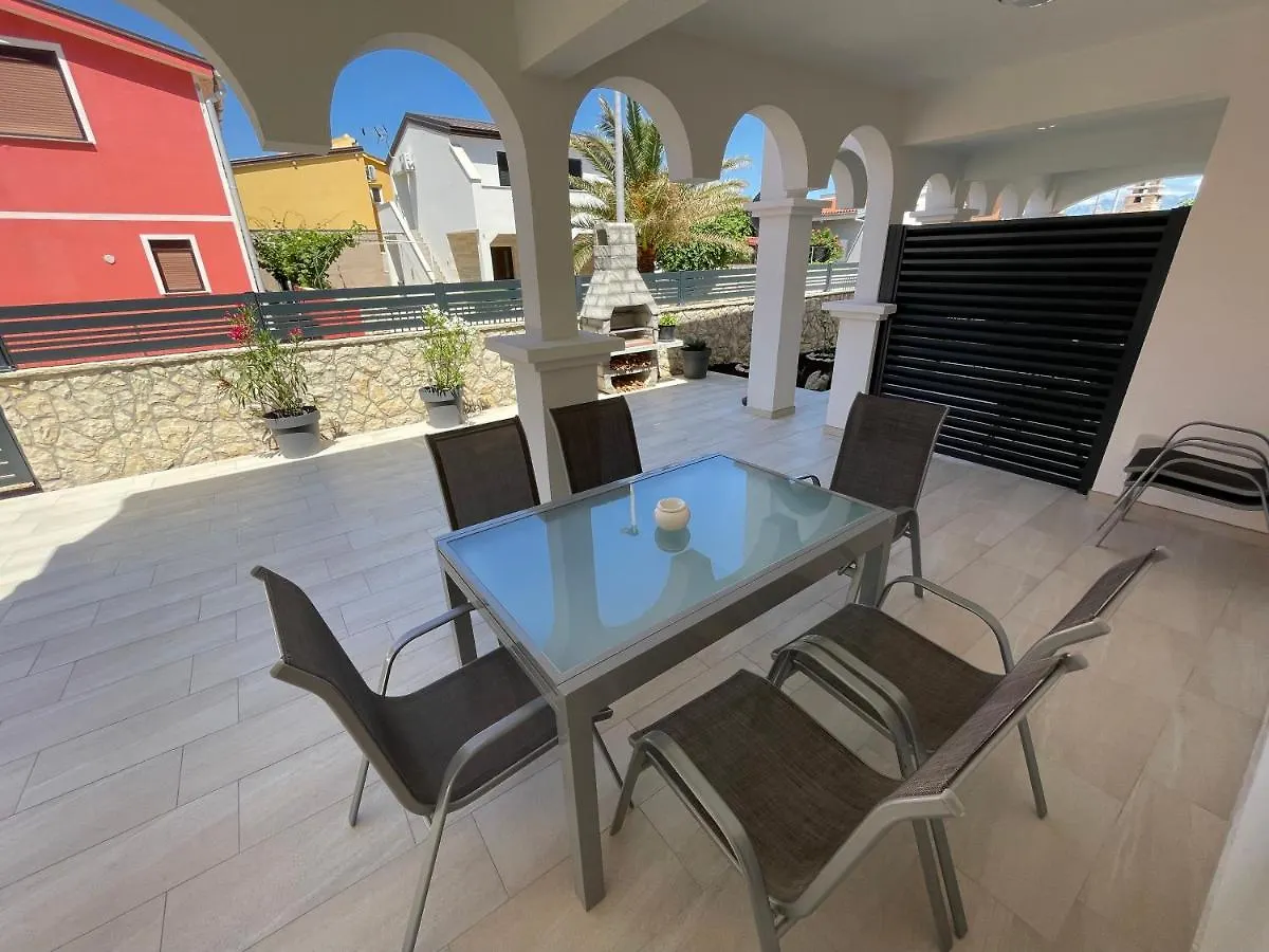 Apartment Apartmenthouse Ines Vir