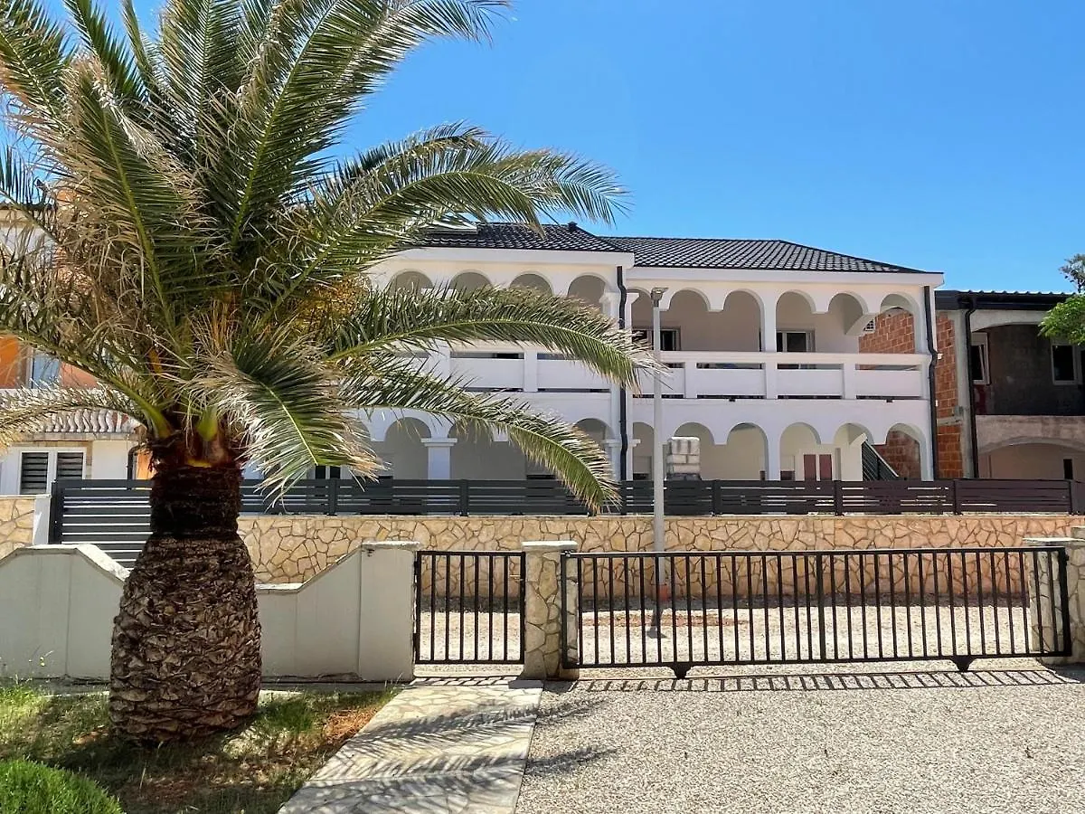 Apartmenthouse Ines Vir