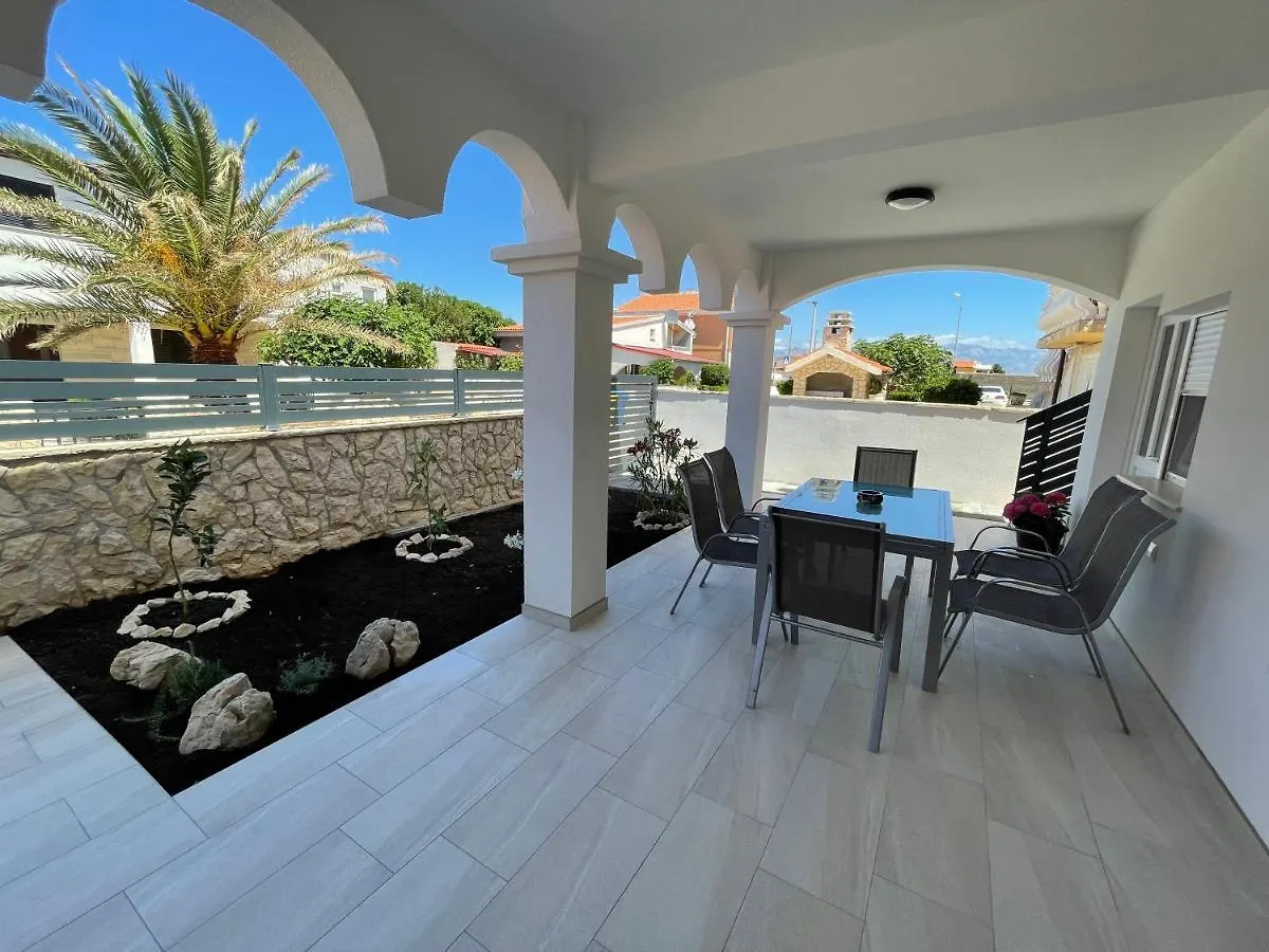 Apartmenthouse Ines Vir