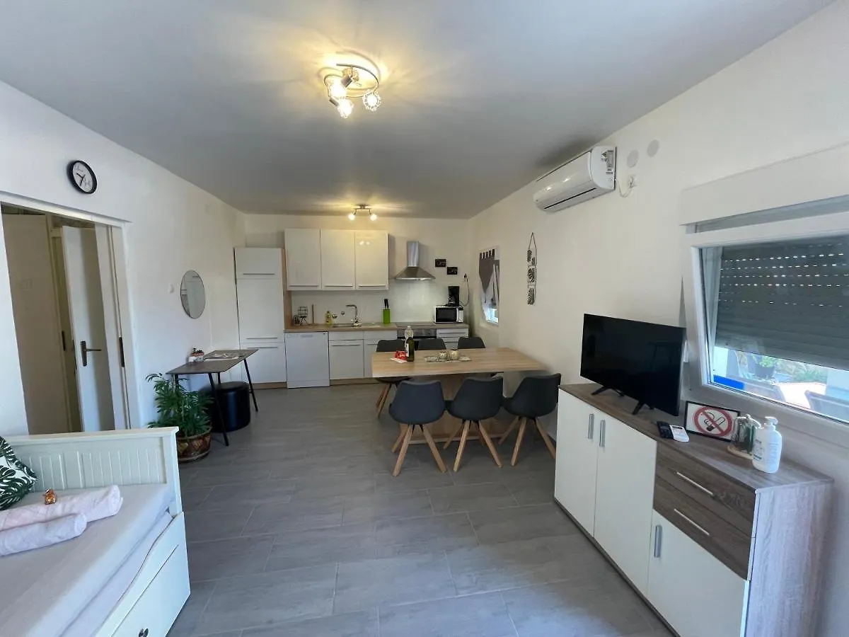 Apartmenthouse Ines Vir Apartment