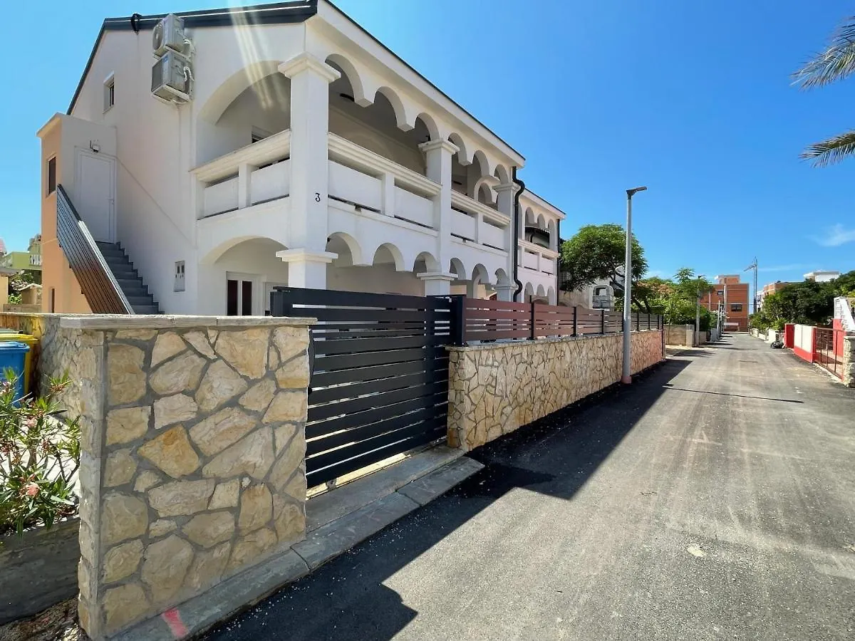Apartmenthouse Ines Vir