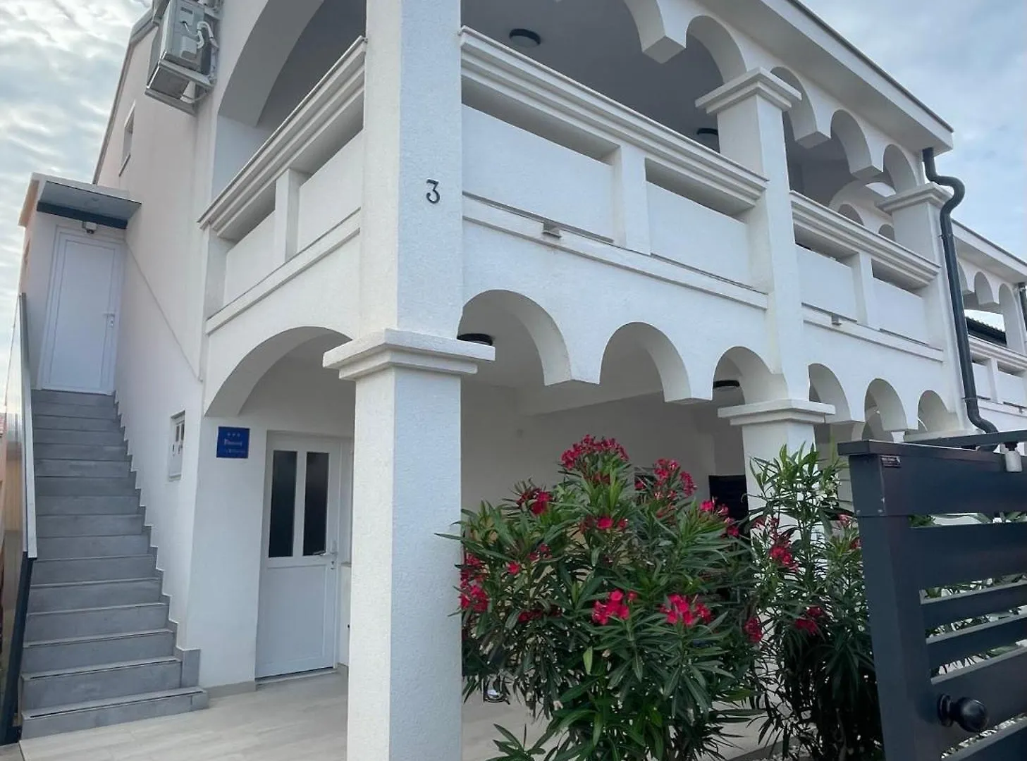 Apartment Apartmenthouse Ines Vir