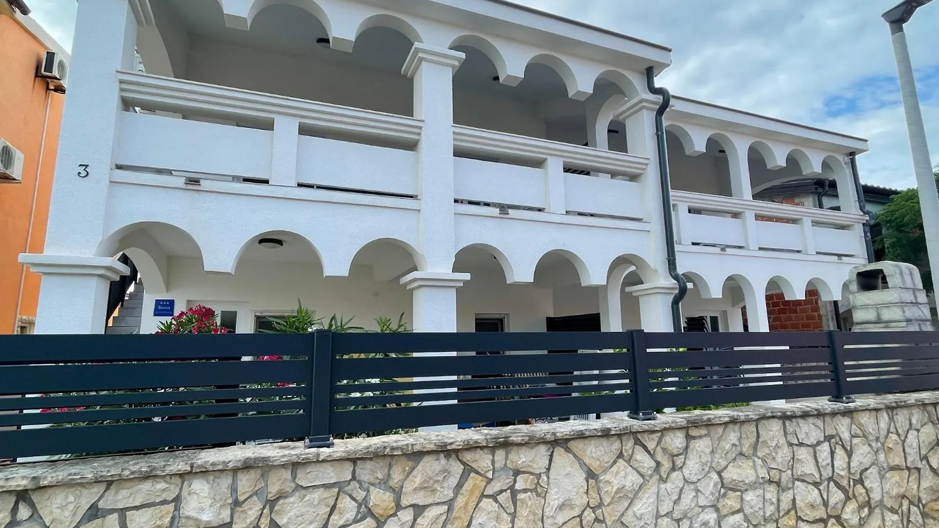 Apartment Apartmenthouse Ines Vir