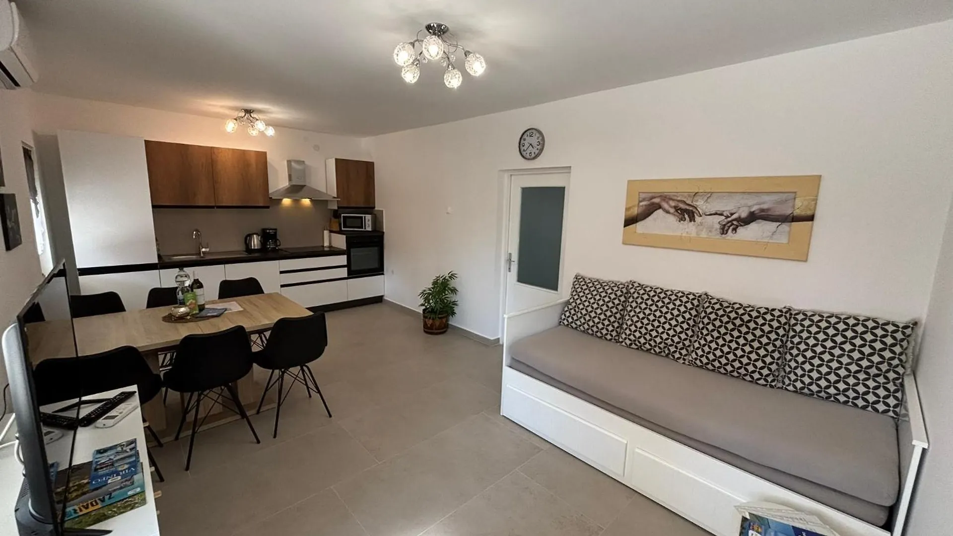 Apartmenthouse Ines Vir 0*,